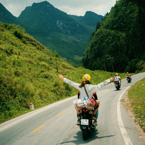 Nên Đi Hà Giang Bằng Xe Máy Hay Ô Tô? Lựa Chọn Nào Hoàn Hảo Cho Bạn?