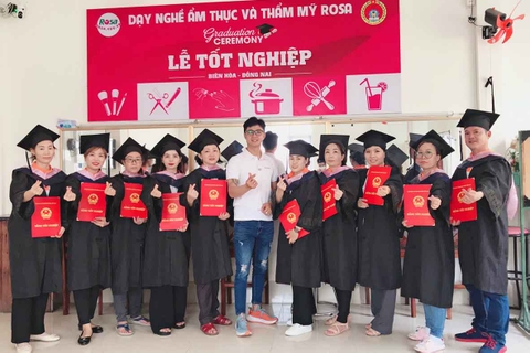 Cắt Uốn Tóc Chuyên Nghiệp (300 Tiết)