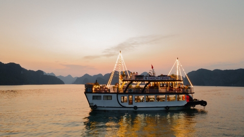 Admire the Sunset & BBQ Dinner in Lan Ha Bay | 4-star Daiichi Cruise