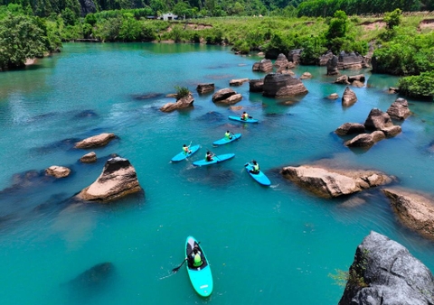 Quang Binh Day Tour: Discover Phong Nha Cave and Hava Valley