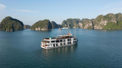 Explore Ha Long Bay 3 Days 2 Night with 4-star Mila Overnight Cruise