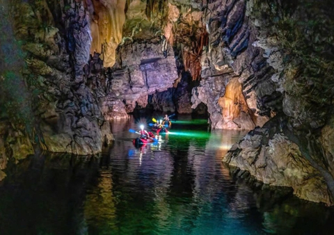 Quang Binh Tour 3 Days 2 Nights: Phong Nha Cave - Dark Cave - Paradise Cave - Mooc Spring