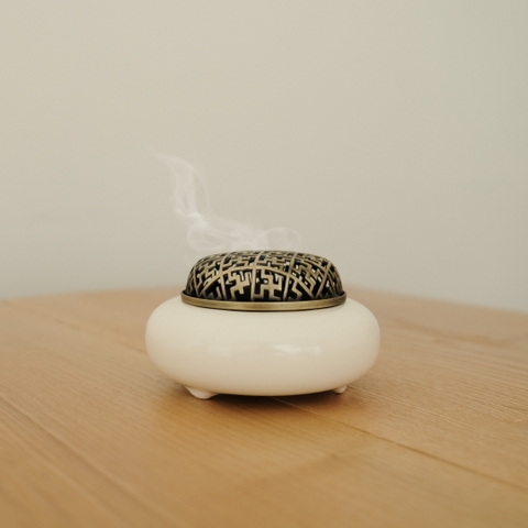 Lư trầm gốm trắng