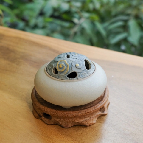 Lư trầm vân mây