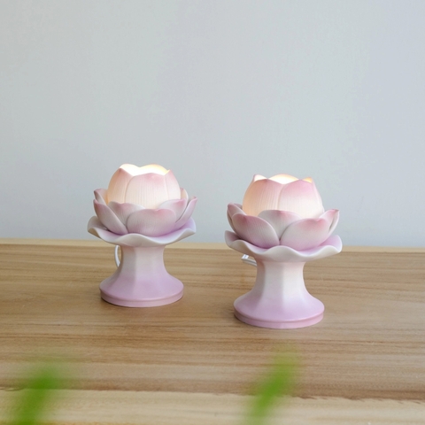 Chân đèn hoa sen hồng