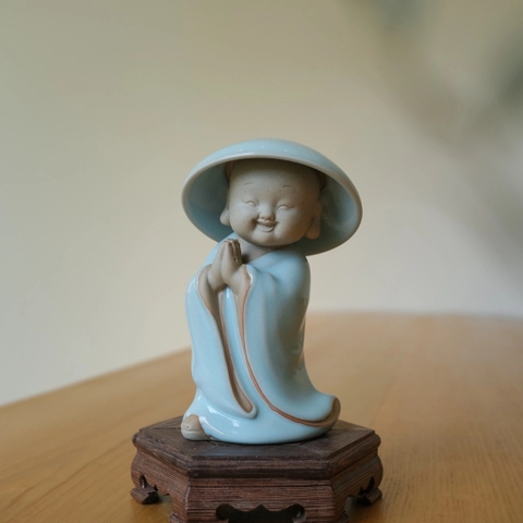 Tượng chú tiểu yêu đời
