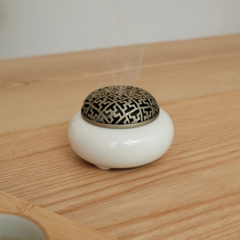 Lư trầm gốm trắng