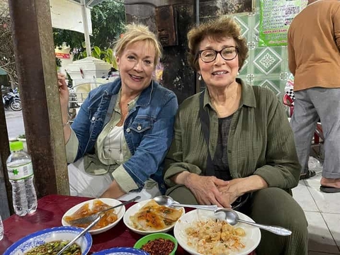 Food Tour: Hue Specialties By Night (Cyclo – Listening To Hue Songs)