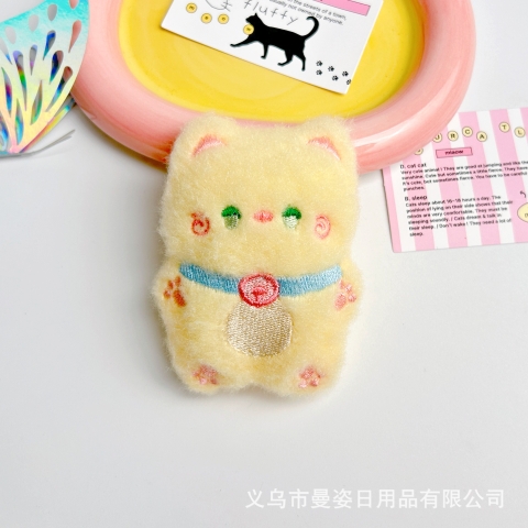 Pin cài bông mèo đeo chuông đáng yêu