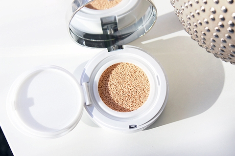 Phấn nước Tiara Premium Moist Cushion Foundation Matte 13g - Màu Trắng (da ít khuyến điểm)