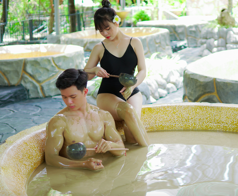 Ngâm bùn khoáng nóng đặc biệt