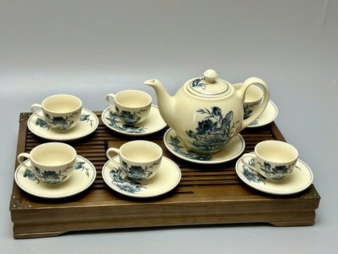 Bộ ấm chén hoa sen truyền thống gốm chu đậu