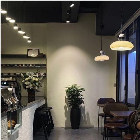 Điểm Nhấn Hoài Cổ: Khám Phá Vẻ Đẹp Của Chiếc Đèn Treo Phóng Khoáng BAUHAUS