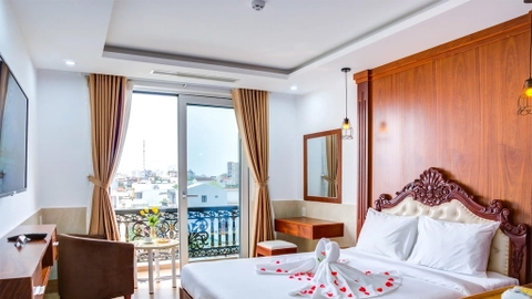 Phòng Deluxe Giường Đôi Có Ban Công Và Tầm Nhìn Ra Thành Phố