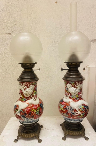 Đèn dầu bầu gốm Imari japan.