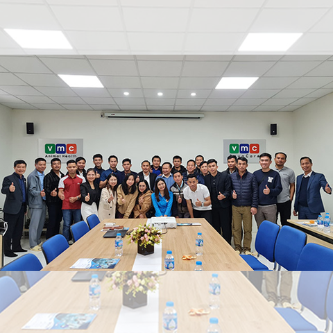 VMC Việt Nam đón đoàn du học sinh Lào đến tham quan, học tập