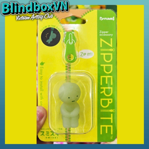 SMISKI Hugging Knees - Móc khóa zipper