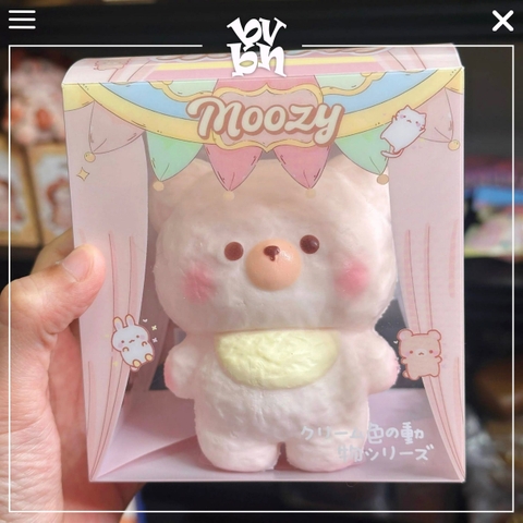 Moozy Squishy Strawberry Bib Bear ( Chính Hãng )