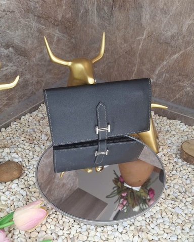 Bóp nữ dài khóa chữ H