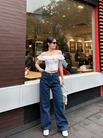 Quần jeans ống suông xanh đậm thêu họa tiết túi sau - GOOTIKFASHION
