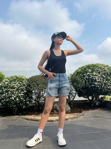 Quần Short Jeans Phối Nút Cách Điệu Xẻ Tà Gootik Fashion QSW-011