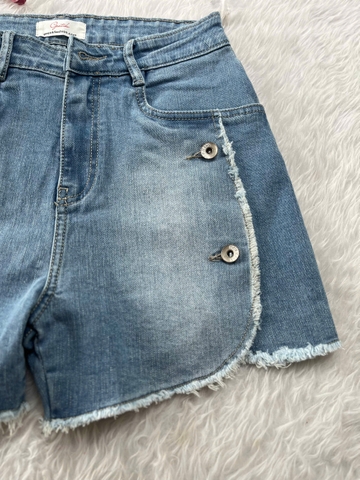 Quần Short Jeans Phối Nút Cách Điệu Xẻ Tà Gootik Fashion QSW-011
