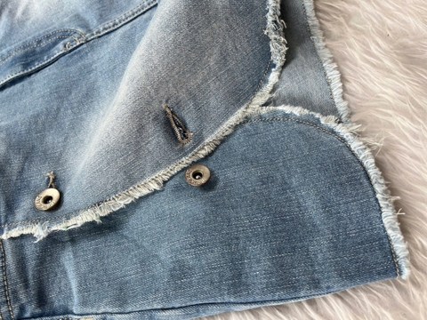 Quần Short Jeans Phối Nút Cách Điệu Xẻ Tà Gootik Fashion QSW-011