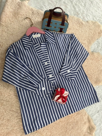 Ao sơ mi nữ dáng suông với thiết kế sọc ngang và dọc màu xanh navy