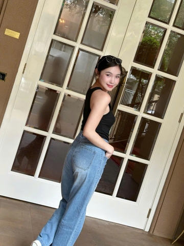 Quần jeans ống suông cạp cao túi vuông nút nổi - GOOTIKFASHION