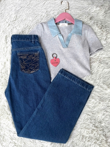 Quần jeans ống suông xanh đậm thêu họa tiết túi sau - GOOTIKFASHION