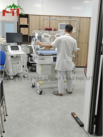 lồng ấp trẻ sơ sinh 1