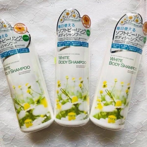 Sữa tắm trắng Manis White Body Shampoo Nhật Bản 450ml hương hoa cúc