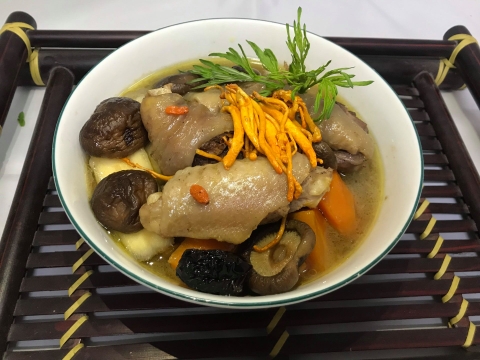 CÔNG DỤNG CỦA ĐÔNG TRÙNG HẠ THẢO DƯỚI GÓC NHÌN CỦA Y HỌC CỔ TRUYỀN VÀ HIỆN ĐẠI