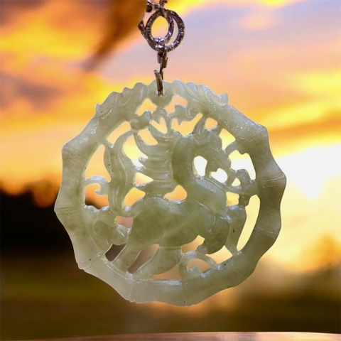 MÃ ĐẠP PHI YẾN – TUẤN MÃ TUNG CÁNH GIỮA MÂY NGỌC