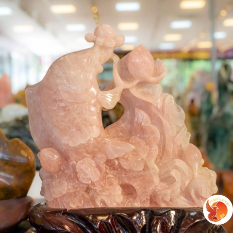 Tượng Cá Chép Vờn Hoa Sen Thạch Anh Hồng