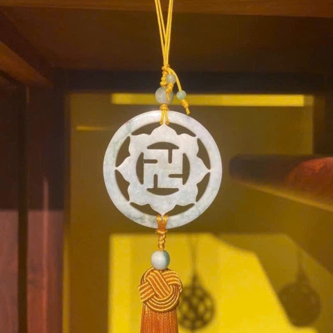 Chữ Vạn Ngọc Phỉ Thúy