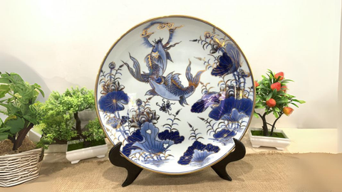 Bí ẩn phong thuỷ trong cảnh vẽ Lý Ngư Vọng Nguyệt trên gốm sứ