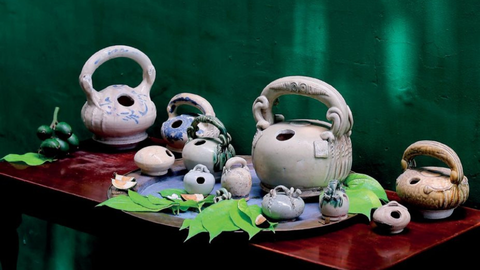 Bộ sưu tập bình vôi - Di sản văn hoá cần trân trọng