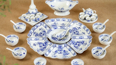 Cách bài trí bộ bát đĩa thờ cúng mang lại tài lộc cho gia chủ