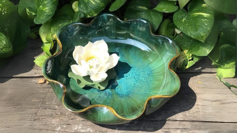 Hé lộ ý nghĩa phong thuỷ của bát nước thả hoa Minh Đường Tụ Thuỷ - Bí quyết chiêu tài hút lộc cho gia chủ