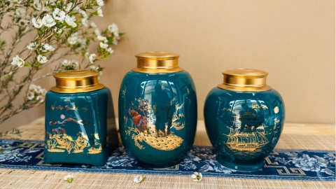 Hộp đựng chè vẽ vàng: Giữ gìn và nâng niu hương trà Việt