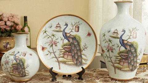 Mách nhỏ cách chọn đĩa gốm sứ trang trí theo bản mệnh thu hút tài lộc, may mắn