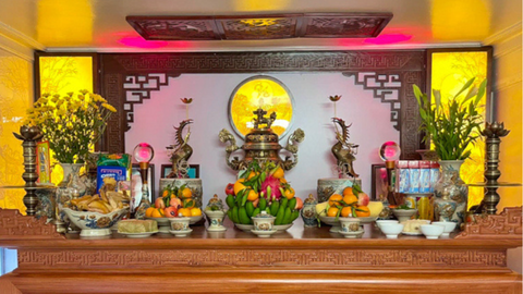 Những điều cần tránh khi sử dụng bình hoa trên bàn thờ gia tiên