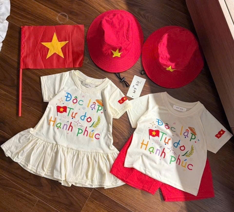 SET ĐỎ ĐỘC LẬP TỰ DO KÈM MŨ BÉ TRAI BÉ GÁI (SALE 65k)