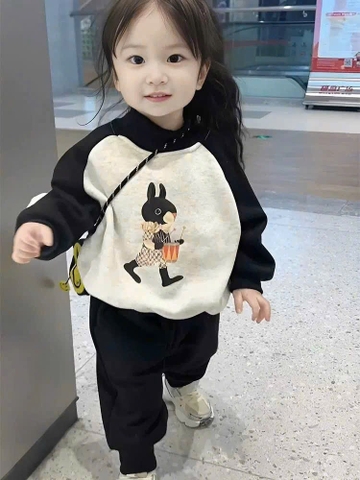 BỘ NỈ RAGLANG ĐEN GHI TÀN THỎ CHO BÉ