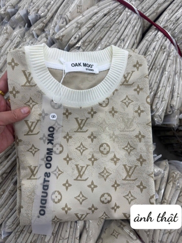 ÁO CỘC LV CỔ LEN FORM RỘNG NỮ