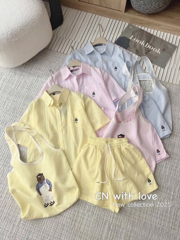 SET ÁO SƠ MI KẺ GẤU QUẦN ĐÙI KÈM PHỤ KIỆN TÚI NỮ