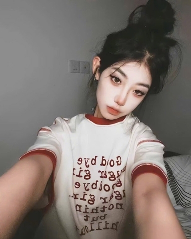 ÁO PHÔNG TEE CHỮ ĐỎ NỮ