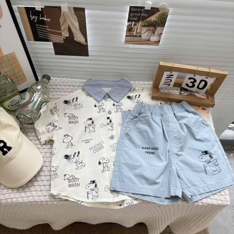 BỘ ĐŨI SƠ MI IN TRÀN CHÓ SNOOPY PHỐI QUẦN XANH BIỂN BÉ TRAI