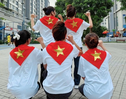 PHỤ KIỆN - KHĂN QUÀNG ĐỎ SAO VÀNG